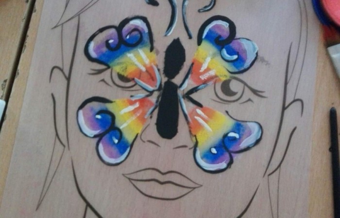 kolorowa twarz na folii