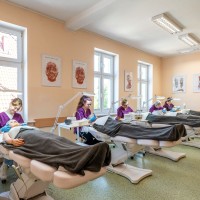 Widok na pracownię do ćwiczenia technik kosmetycznych