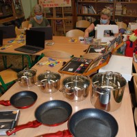 Widok na pracownię do nauki terapii z przedmiotami do ćwiczeń