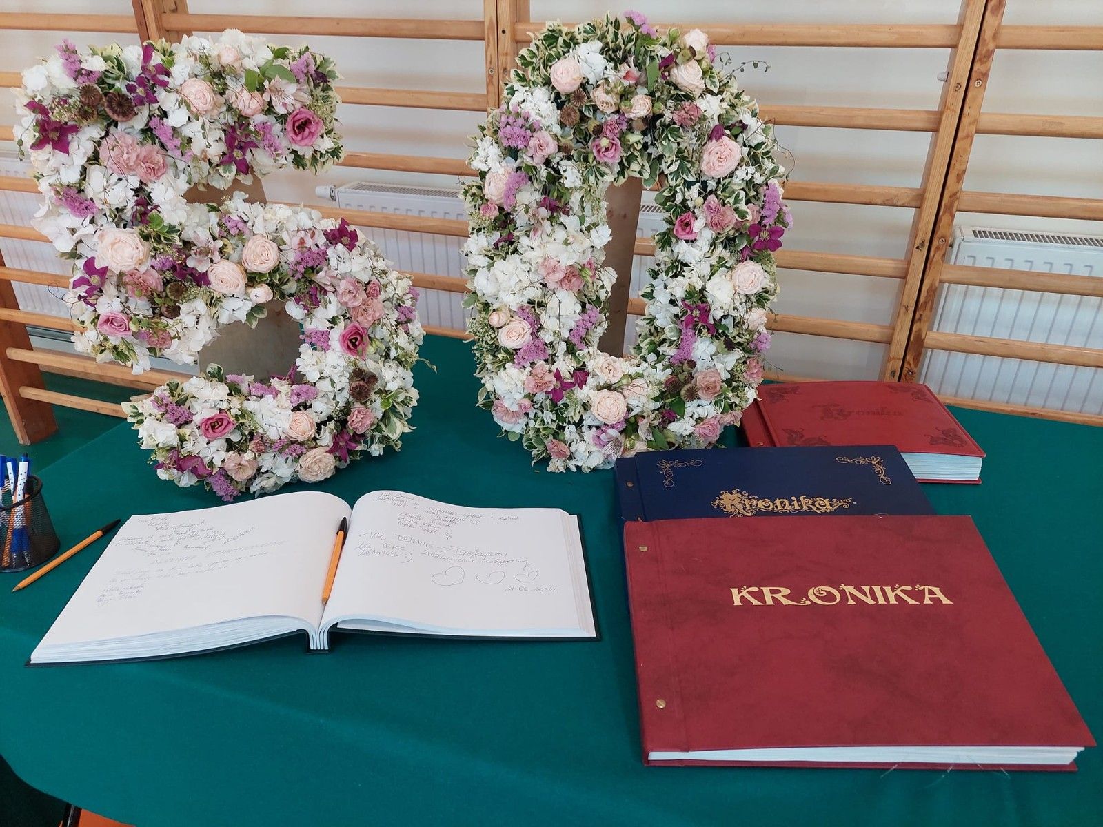 Zdjęcie kroniki szkolnej.