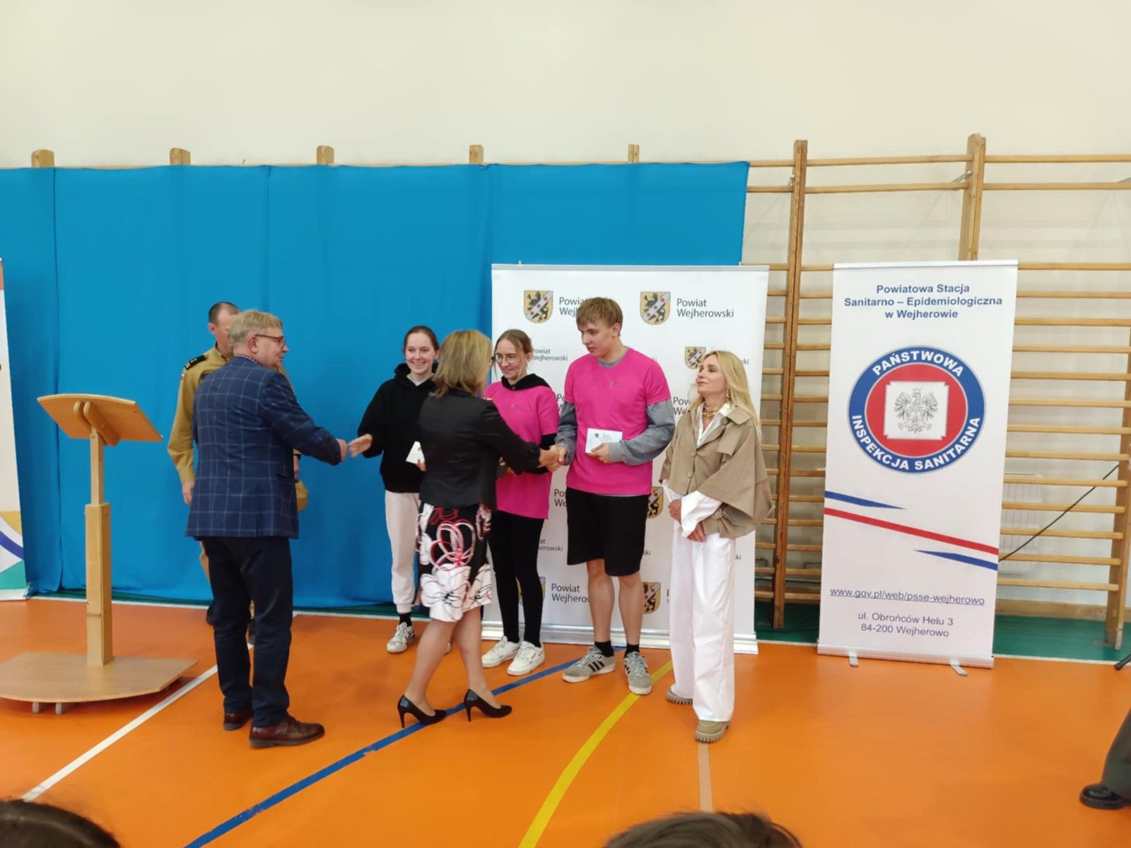 Wręczanie nagród dla uczestników gry.