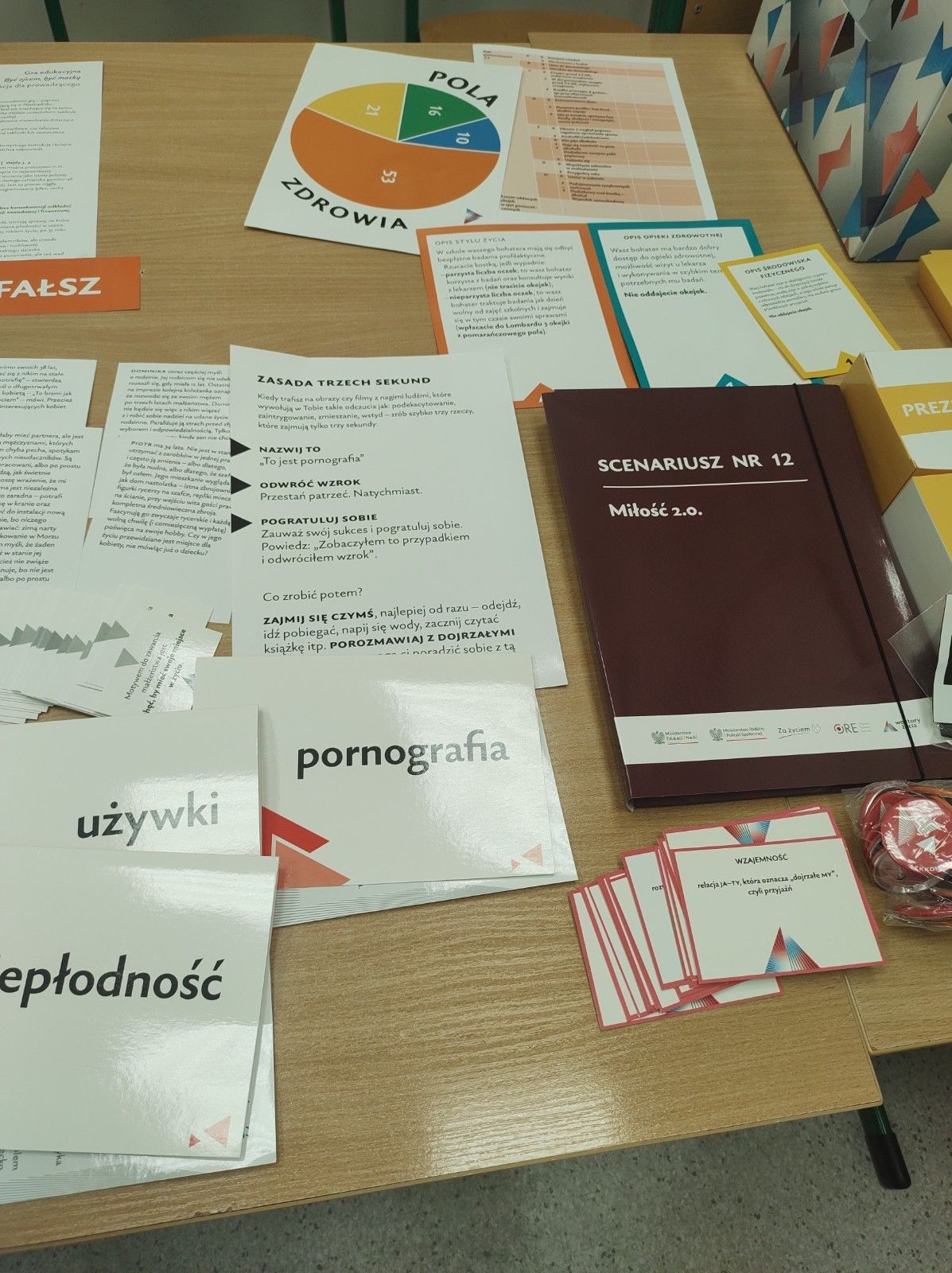 Widok na materiały promocyjne.