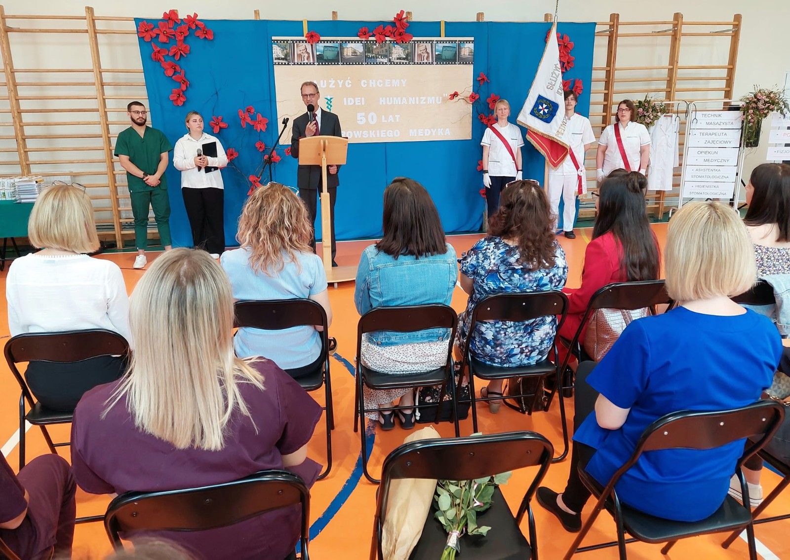 Zdjęcie przemawiającego Dyrektor Szkoły.