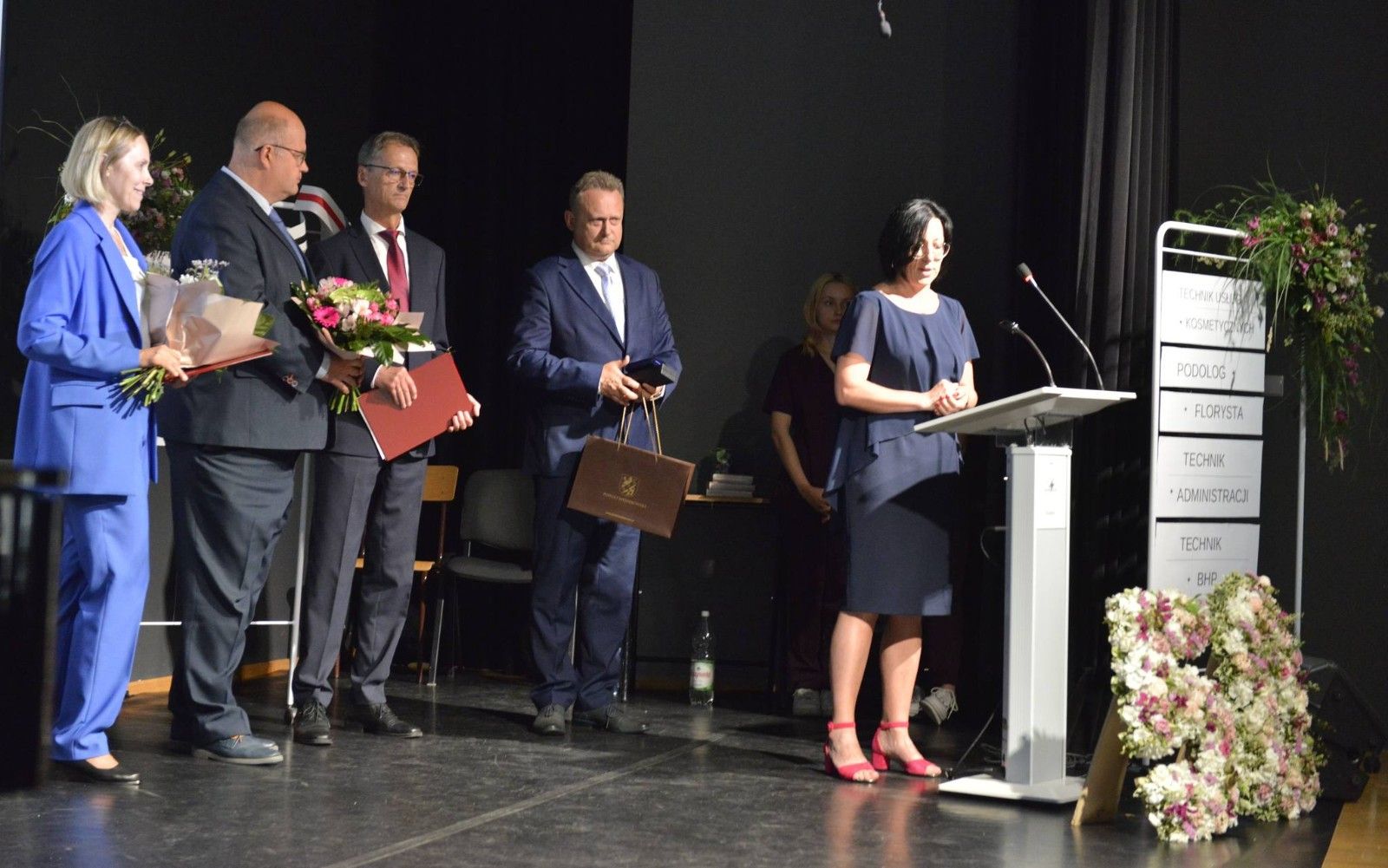 Uroczystości na scenie 