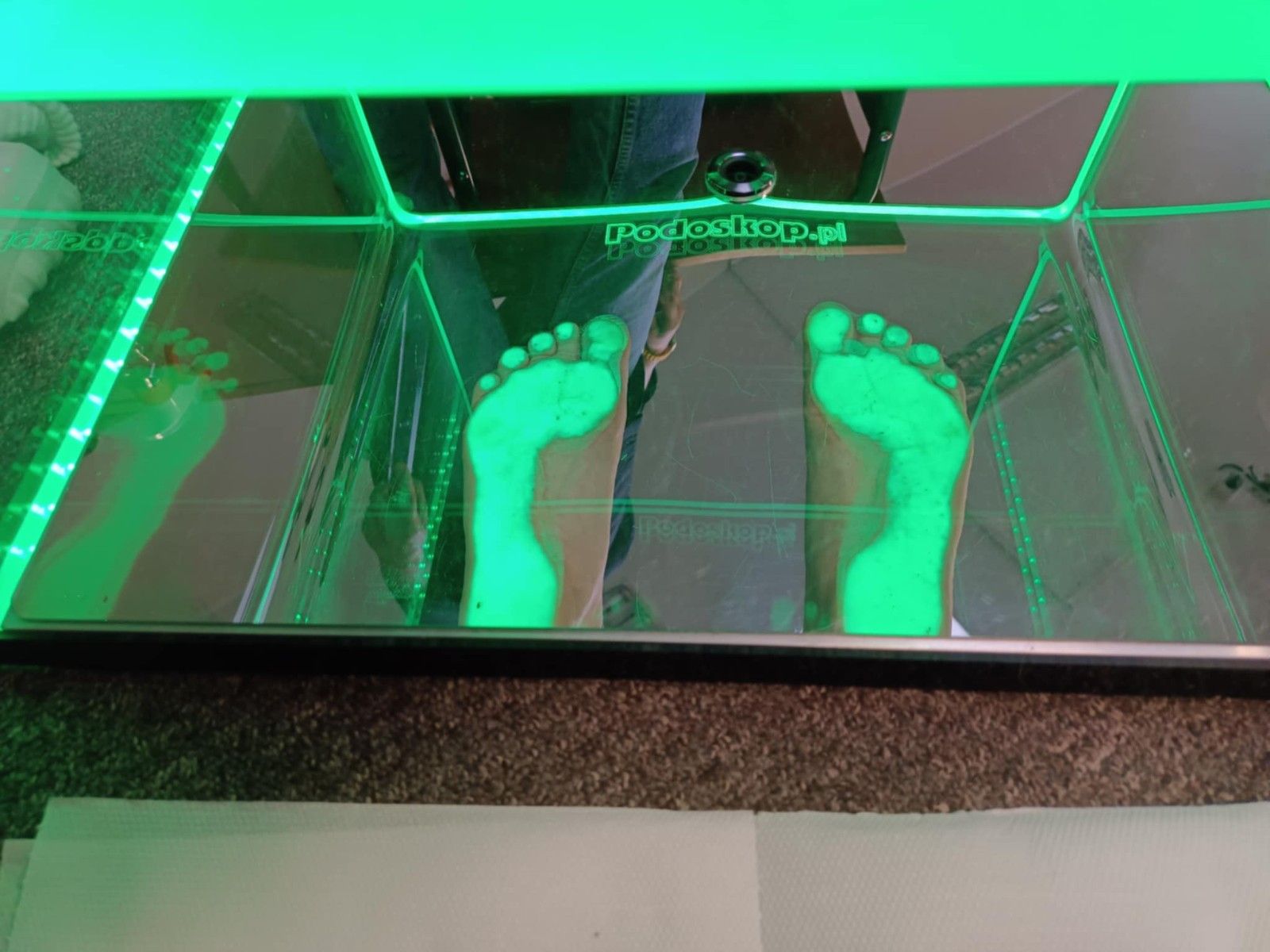 Zdjęcia urządzenia do padań podologicznych.