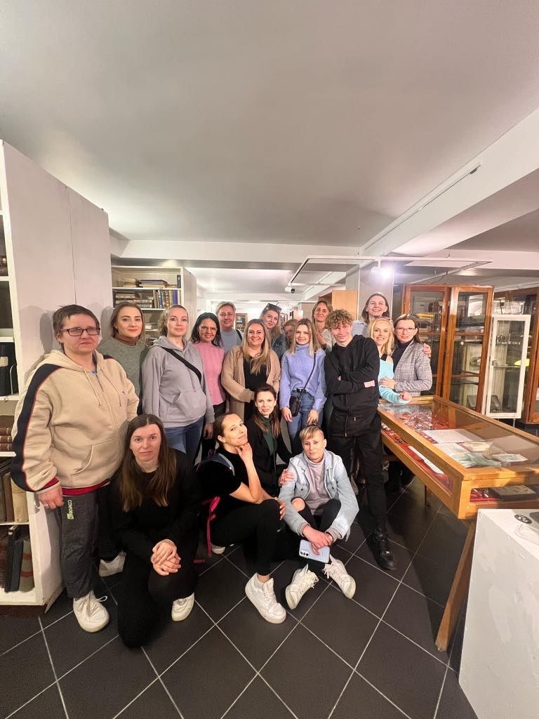 Grupowe zdjęcie uczniów.