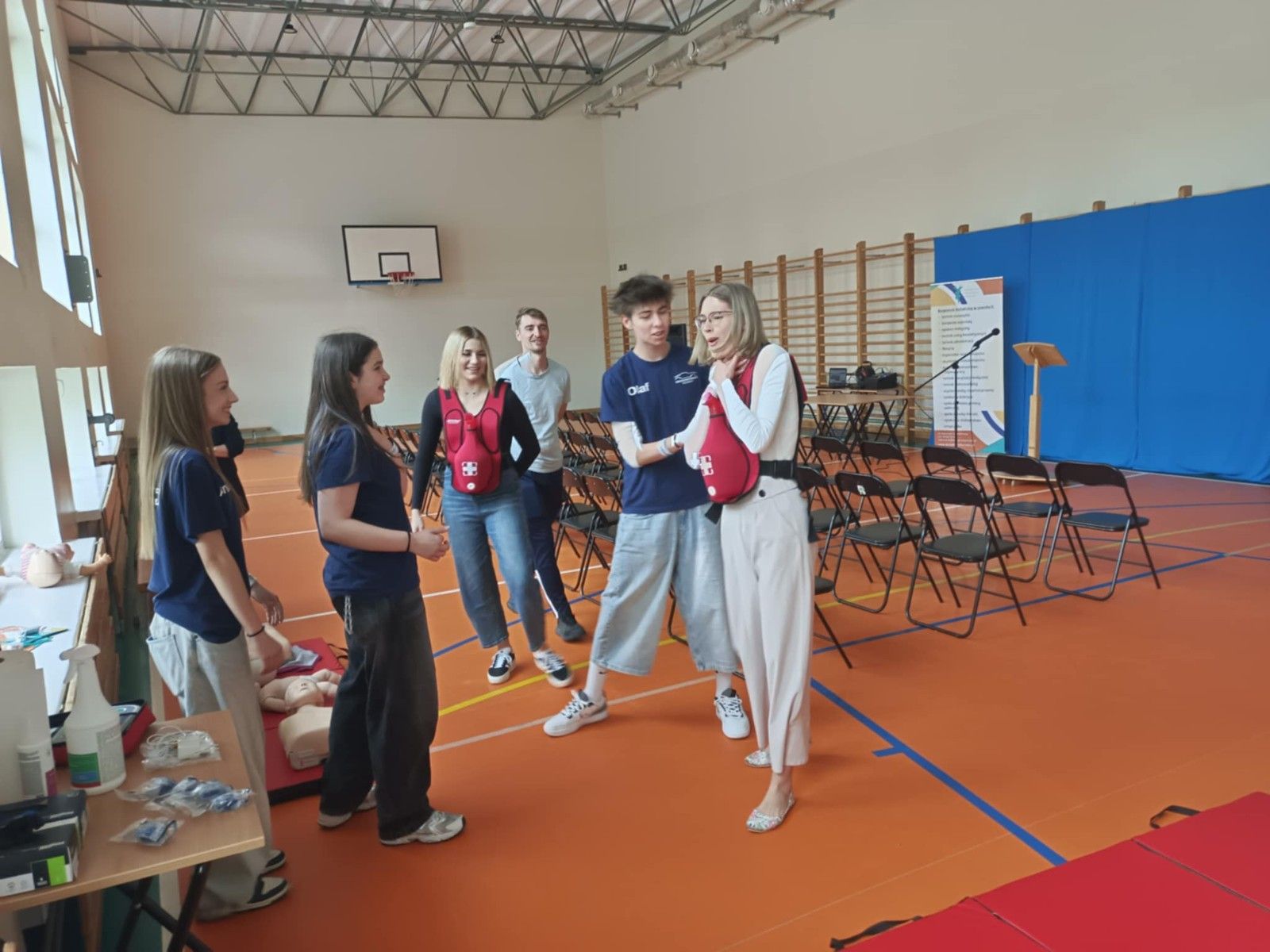 Wspólne zdjęcie uczestników gry podczas zadania.